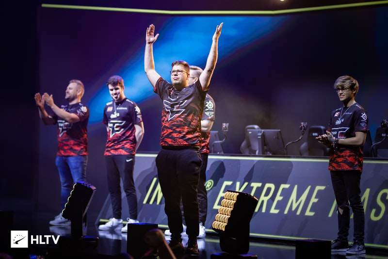 乐言深陷舆论风波，管住自己的行为很重要